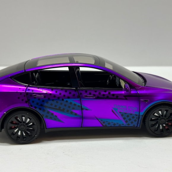 1:24 Tesla Model Y Diecast With Headlight & Taillight LED Purple Game for PEACE - Picture 4 of 9